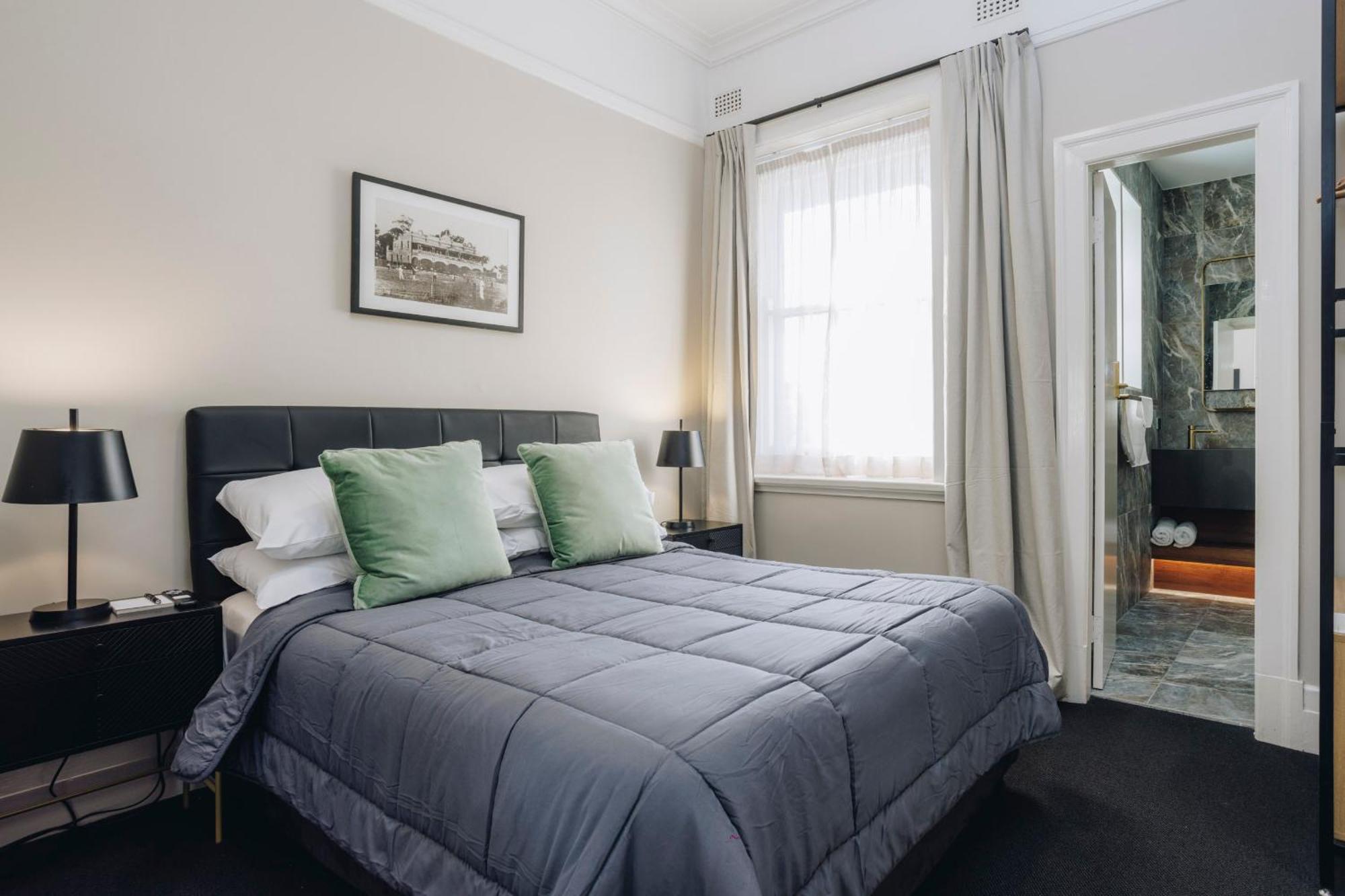 Hotel Gosford Bagian luar foto