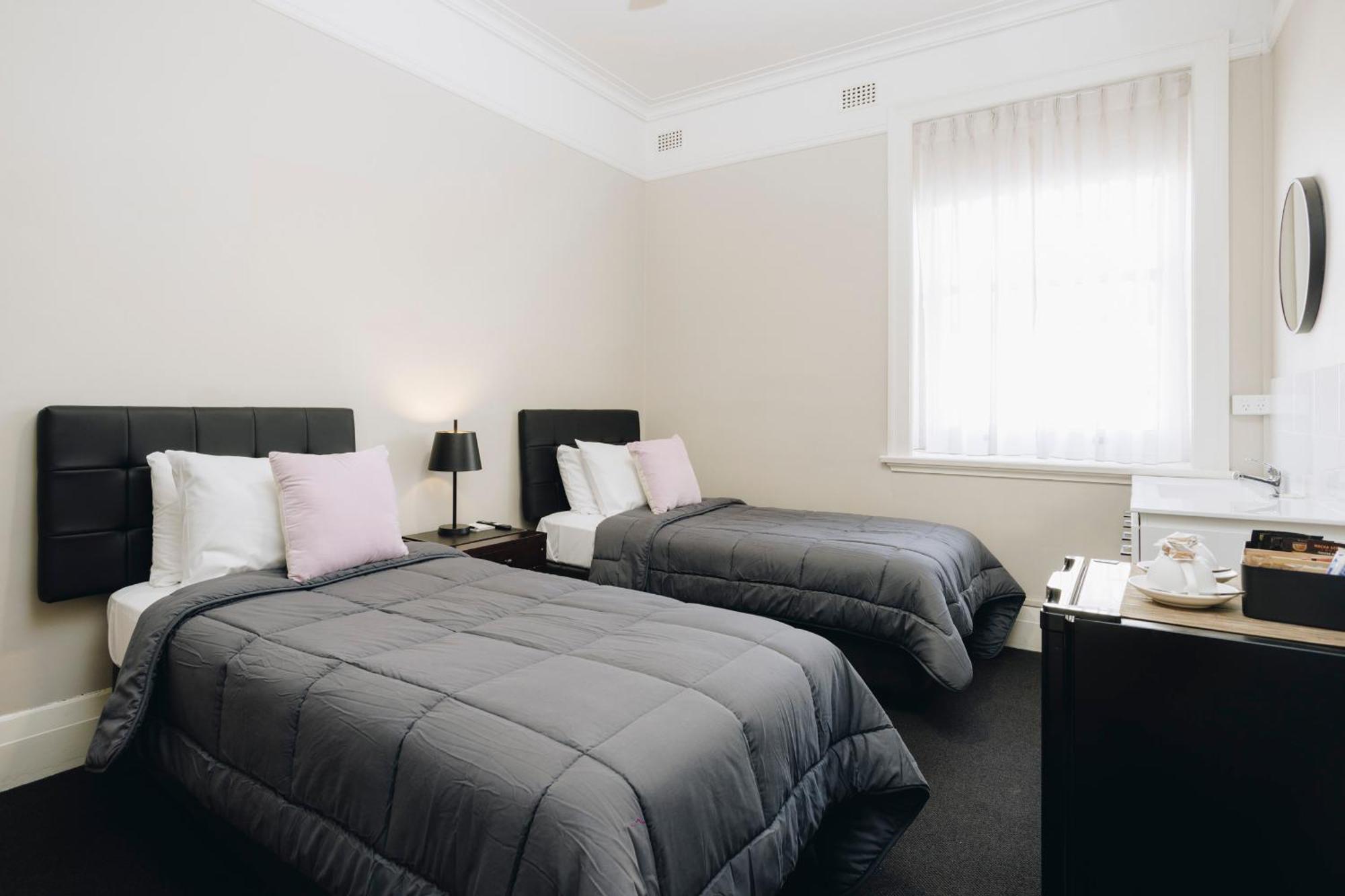Hotel Gosford Bagian luar foto